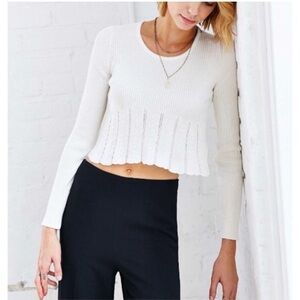 URBAN OUTFITTERS kimchi blue white cropped long sleeve sweater size medium